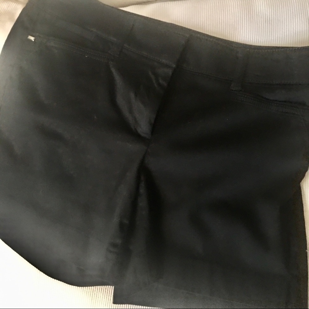 WHITE HOUSE BLACK MARKET BLACK SHORTS
